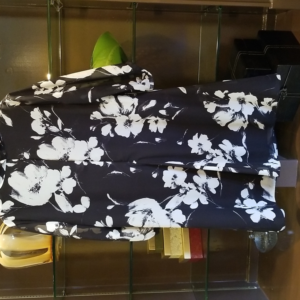 J HOWARD | Black and White Floral Print Dress - Picture 4 of 5